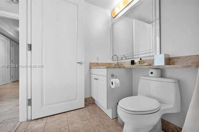 Building Photo - 1435 Brickell Ave