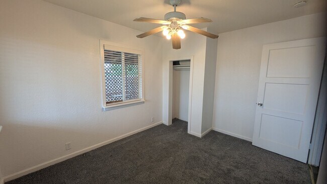 Building Photo - 4665 W Hedges Ave