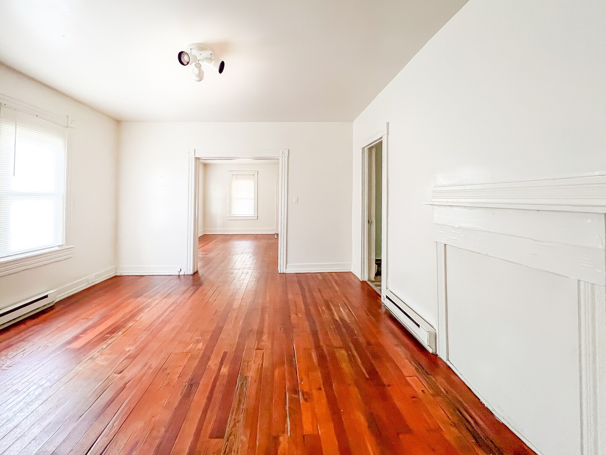 Building Photo - 1102 Custer St