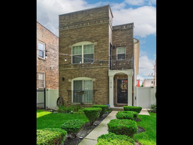 Building Photo - 1818 N Mason Ave