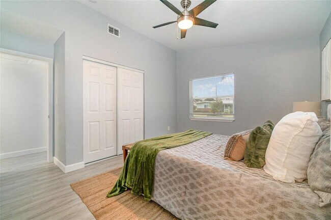 Building Photo - 2524 Dellwood Dr