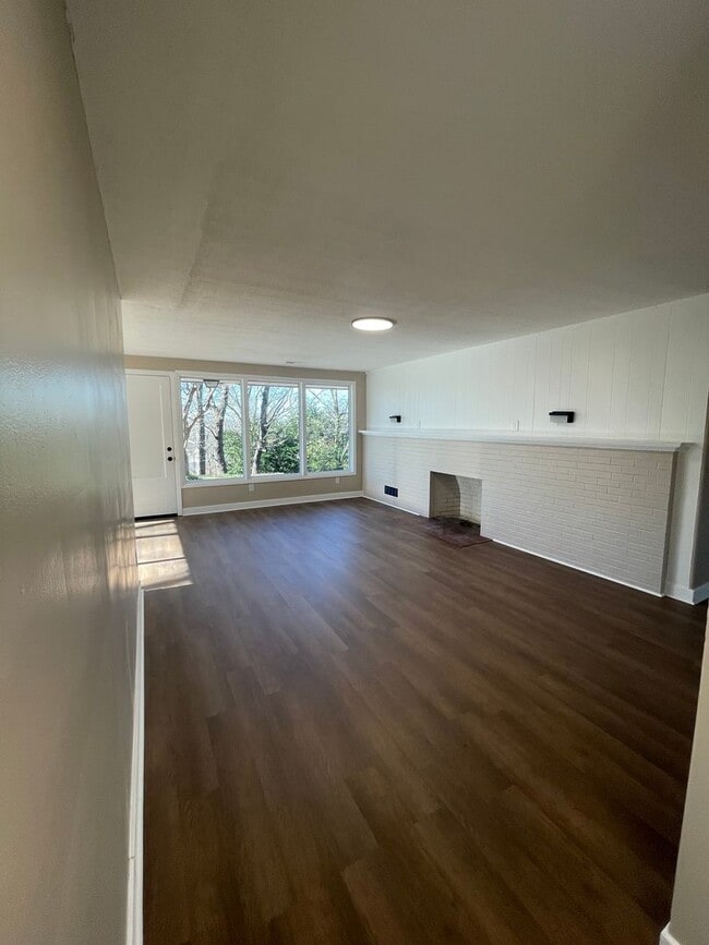 Building Photo - Single-Family Home