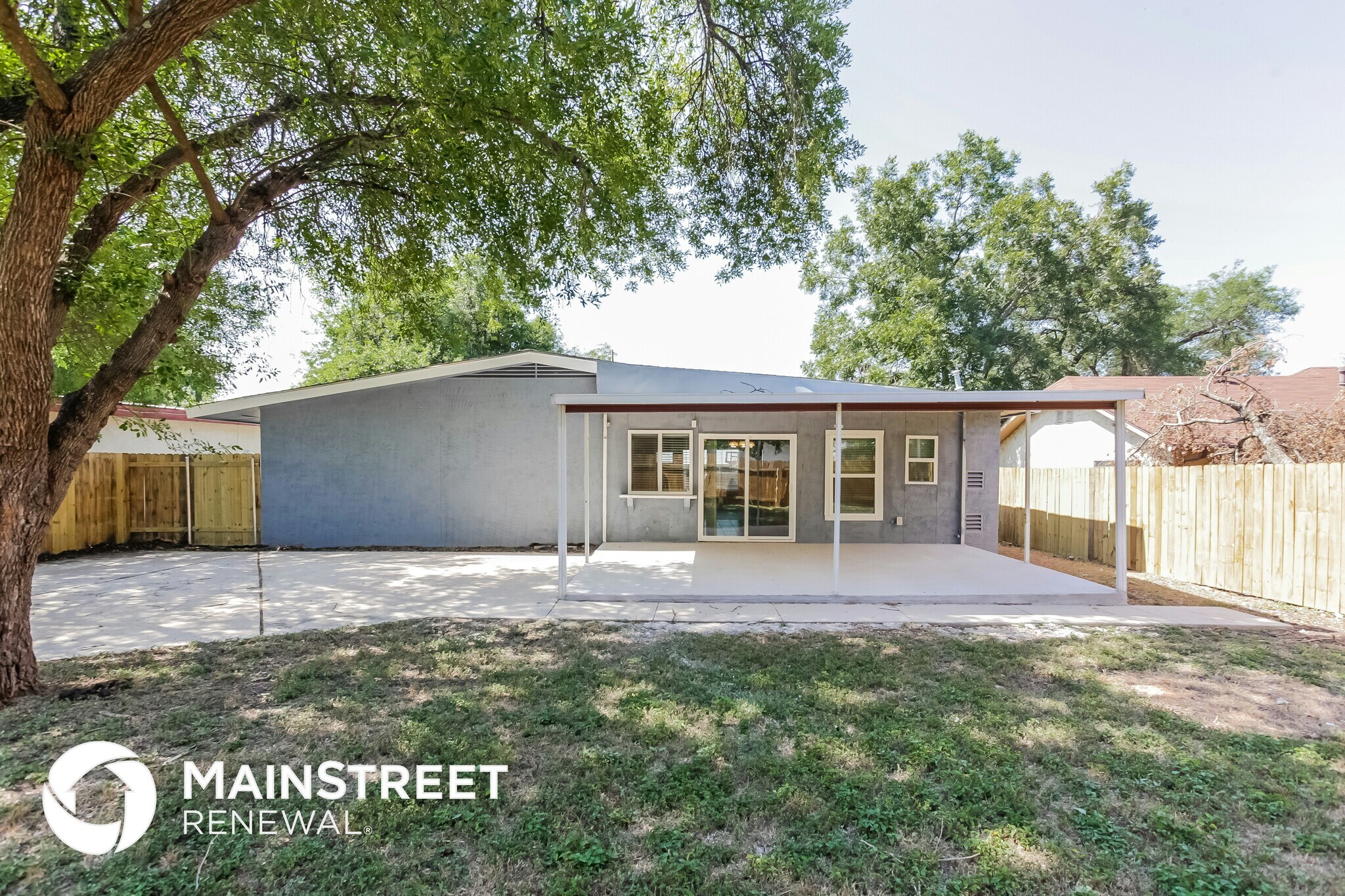 Building Photo - 6831 Blue Lake Dr
