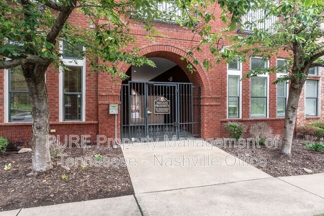 Building Photo - 760 Wedgewood Park