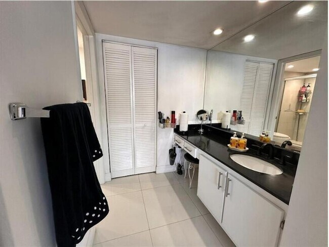 Building Photo - 1880 S Ocean Dr