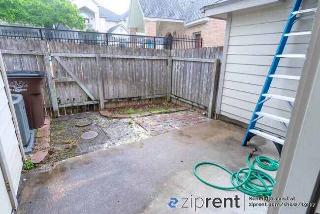 Building Photo - 12245 Abbey Glen Ln