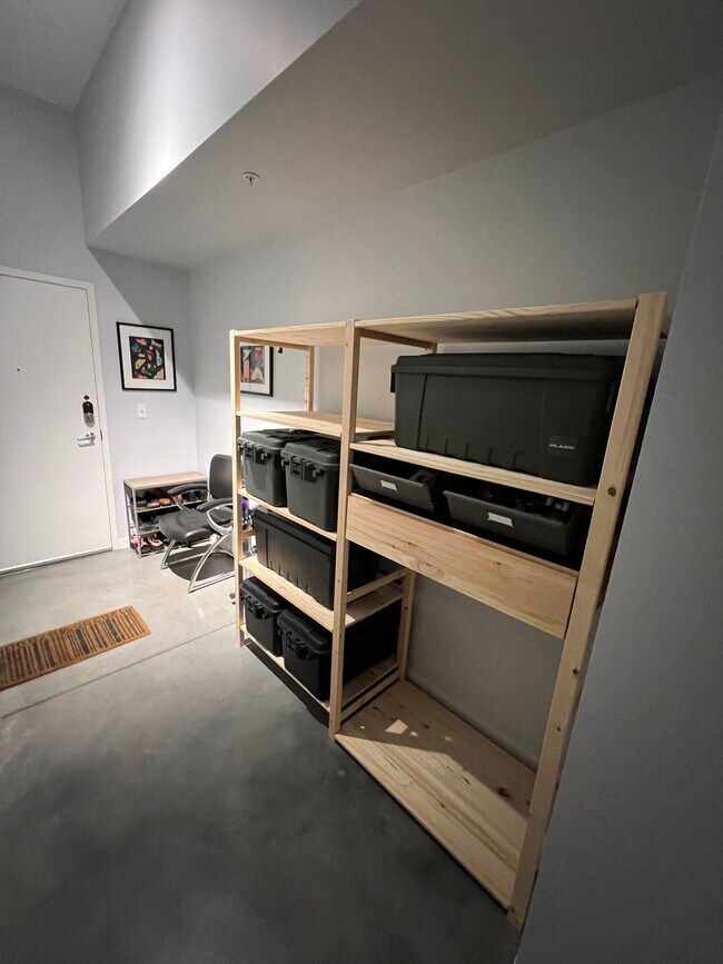 Building Photo - 2124 E 6th St