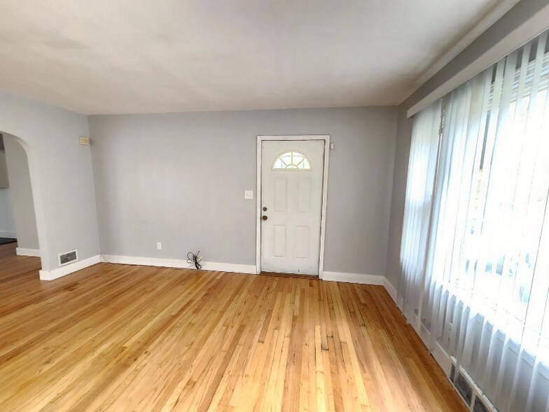 Building Photo - 5142 Pennsylvania St