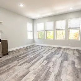 Building Photo - 1609 W Rascher Ave