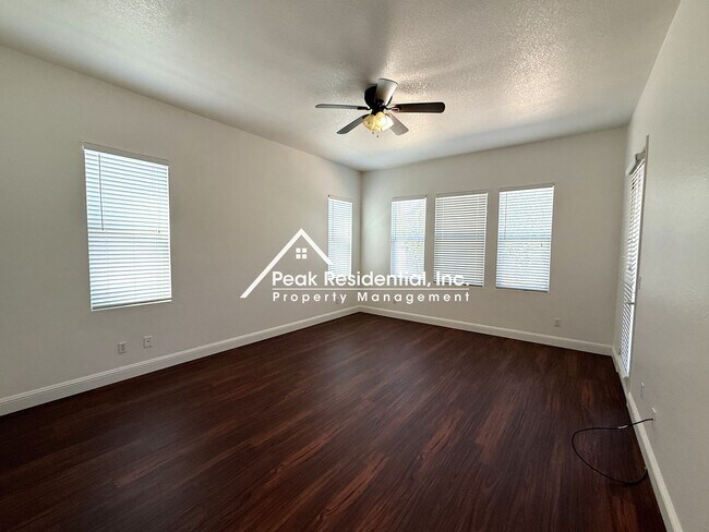 Building Photo - Charming 4 bedroom 2 bathroom home in Elk Grove!