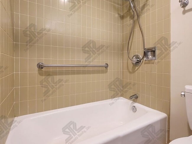 Building Photo - 2BR / 2Bath / 1Pkg - Harbor Square - Utili...