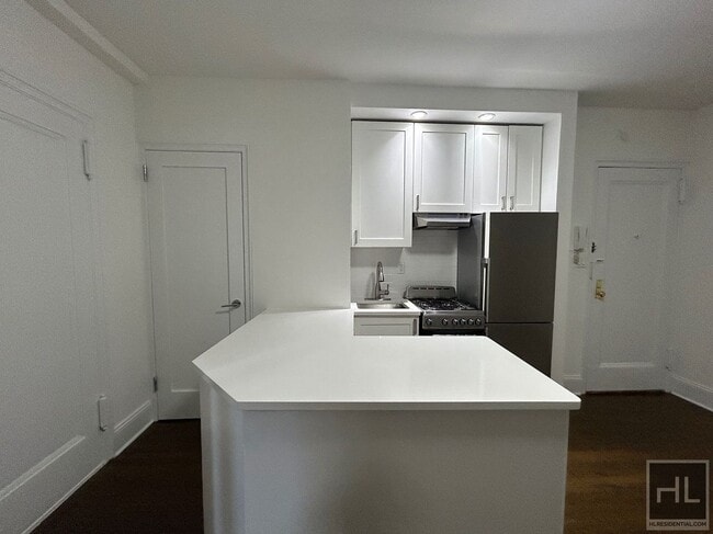 Building Photo - EAST 46 STREET