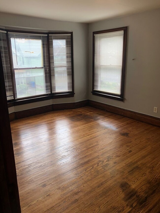 Building Photo - 291 Pearl St | Apt B | 2 BD/1 BA | Great L...