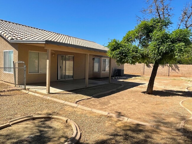 Building Photo - Location, Location, Location Gilbert 3+Den, 2 Bath, 2CG.