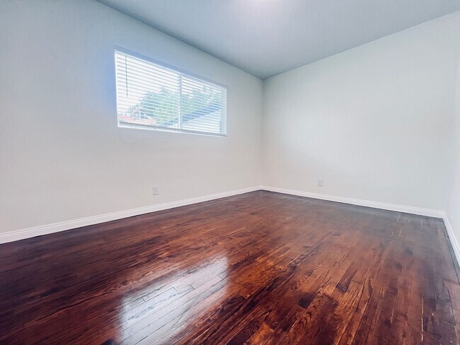 Building Photo - Escondido Historic Neighborhood 3 Bedroom 2 Bath Home