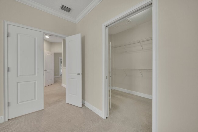 Building Photo - Gorgeous Townhome in Downtown Orlando