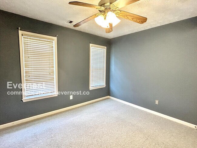 Building Photo - 4010 Birchwood Cove