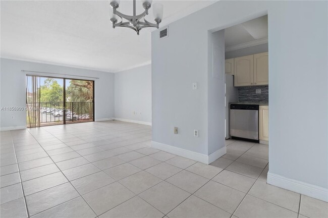 Primary Photo - 10413 N Kendall Dr