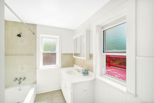 Building Photo - 29 Hazelhurst Ave