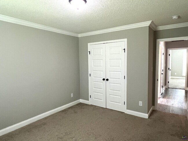 Building Photo - 531 Edgarton Way