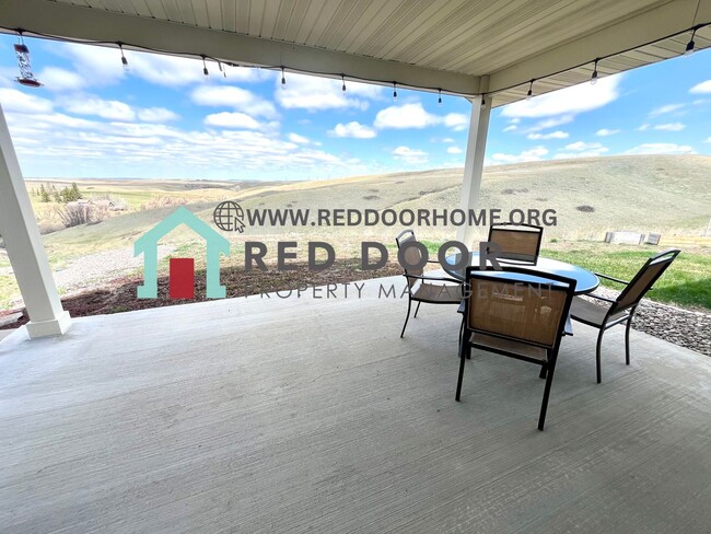 Building Photo - Modern Country Living Just Minutes from Town!