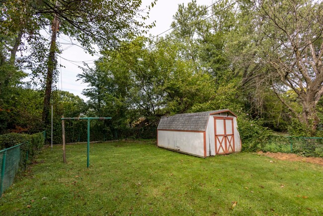 Building Photo - Apartment in Parkside