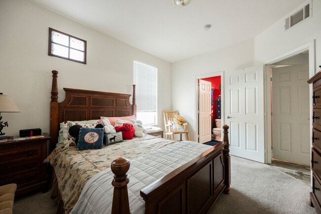 Building Photo - Beautiful 2 bedroom condo-North Las Vegas