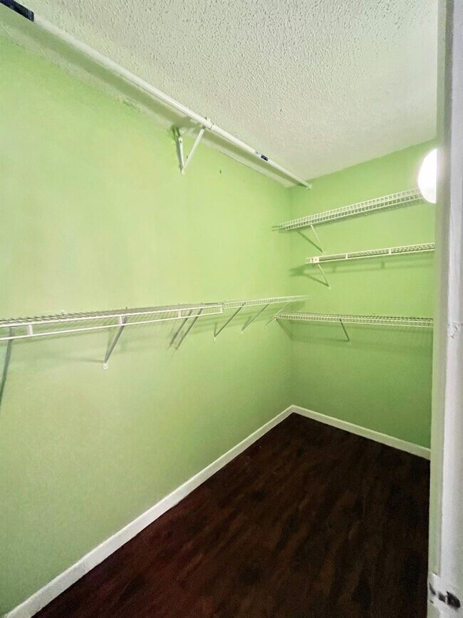 Building Photo - 700 SE 2nd Ave