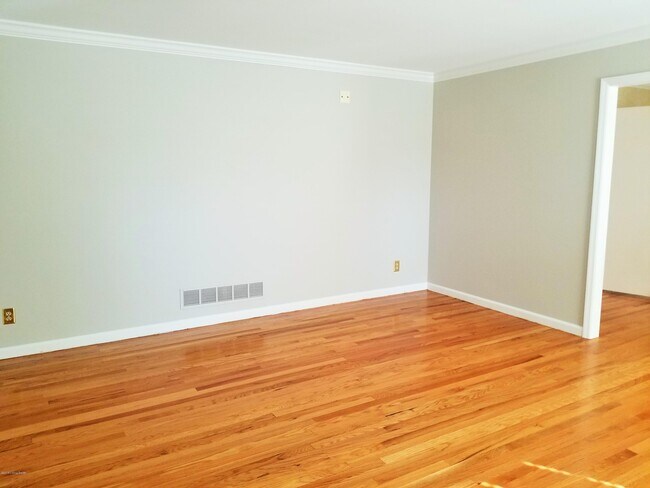 Building Photo - 8203 Camberley Dr