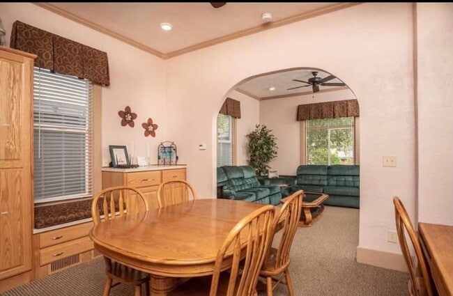 Building Photo - 936 E Center St