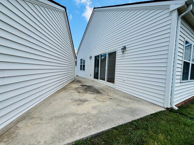 Building Photo - 1733 Lions Dr NW