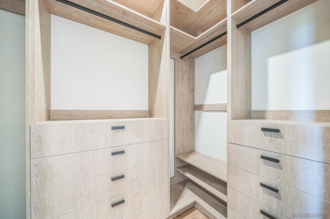 Building Photo - 3877 Pell Pl