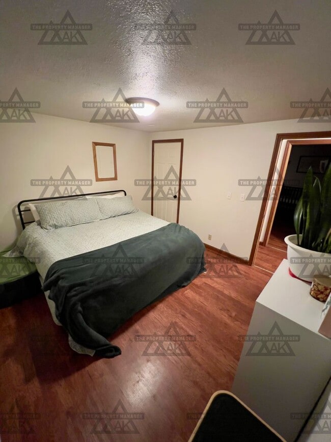 Building Photo - Charming Pet-Friendly 3-Bedroom Home with Garage & Wood Stove – North Pole