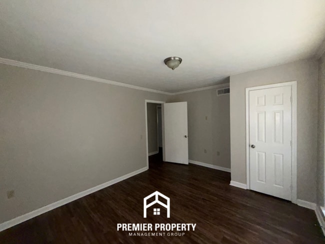 Building Photo - 3712 Covington Pike