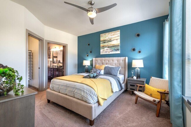 Building Photo - More Space, More Savings – Up to 6 Weeks F...