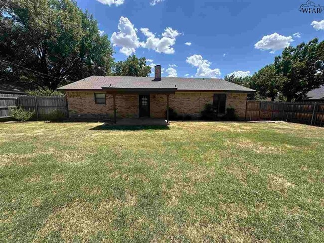 Building Photo - 2808 Ecleto Blvd