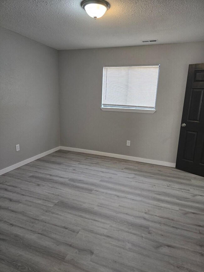 Building Photo - 1 Bedroom 1 Bathroom Apartment!