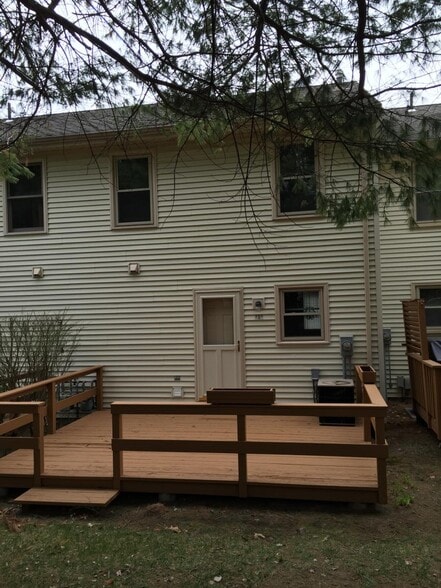 Building Photo - 119 Springbrook Dr