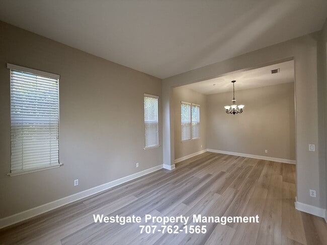 Building Photo - 1708 Southridge Dr