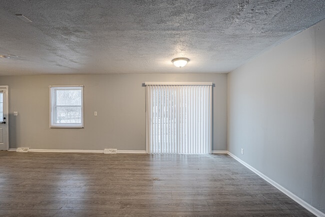 Building Photo - 2932 Cameron Ave