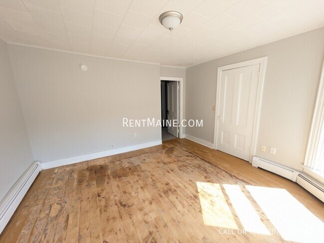 Building Photo - 445 Main St