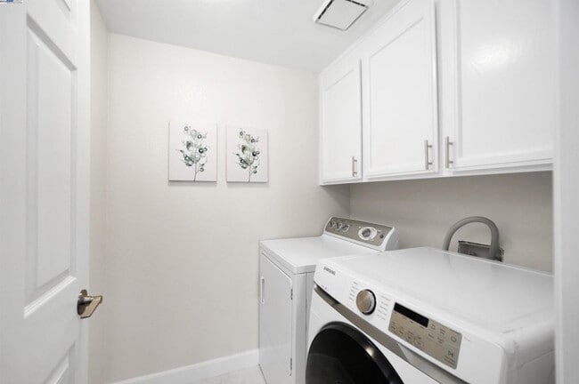 Building Photo - 316 Del Monte Way