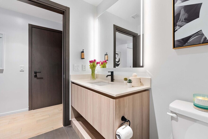 Building Photo - 398 NE 5th St