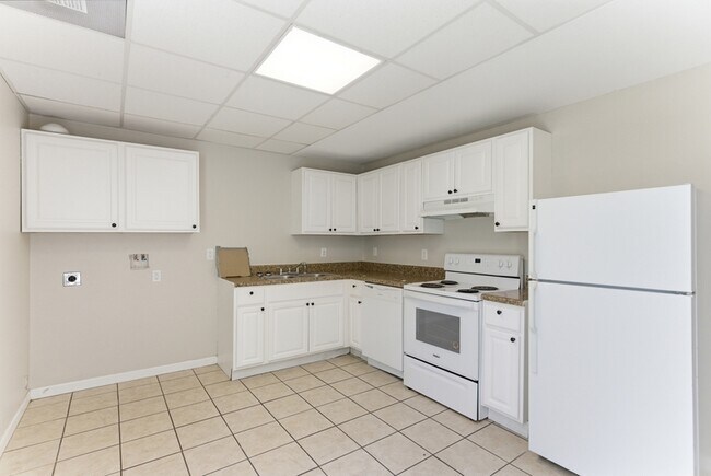 Building Photo - 3300-3374 Valley View Drive - 3330
