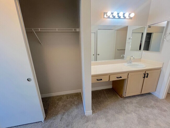 Building Photo - 2bed/2bath in Southwest gated community