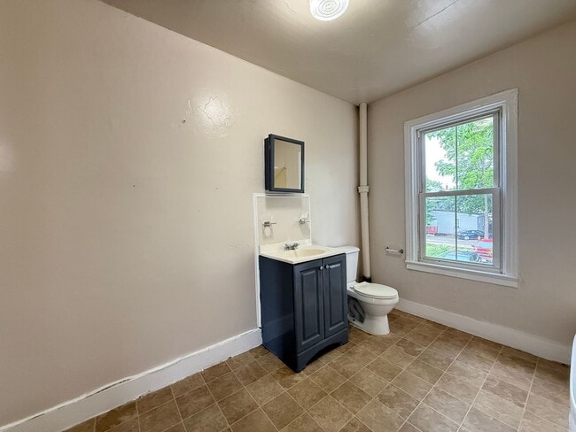 Building Photo - Spacious 2 Bedroom Home FOR RENT in Millvi...