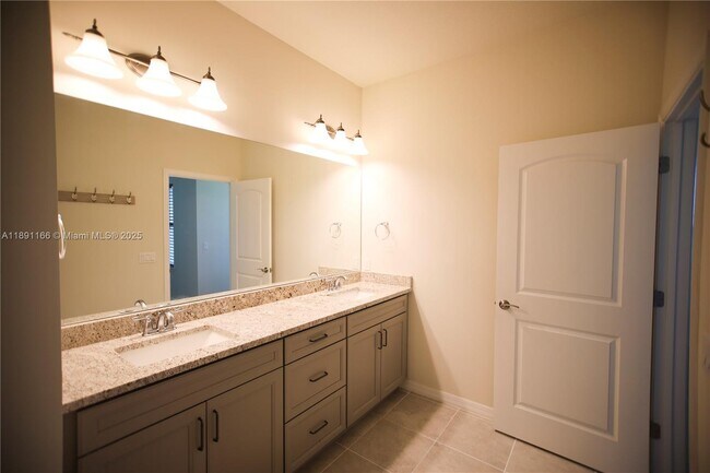 Building Photo - 8293 Cadre Noir Rd
