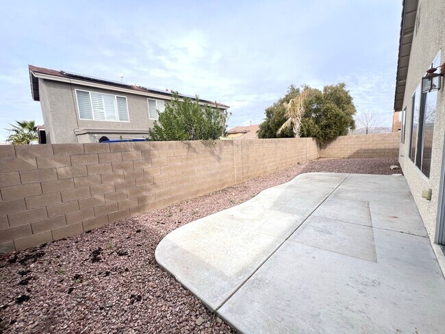 Building Photo - 1022 Pecos River Ave