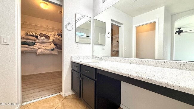 Building Photo - 1103 E Grove St