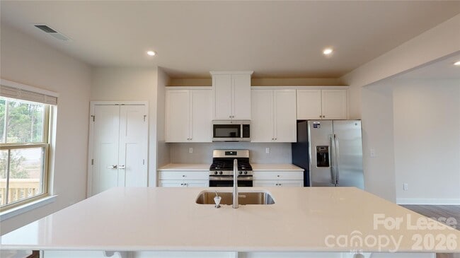 Building Photo - 104 Helm Ln